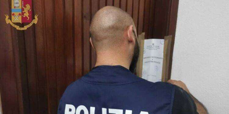 Blitz della polizia, sequestrata casa a luci rosse a Cagliari