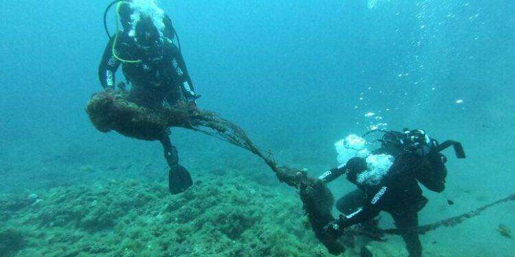 Rimossi 300 metri di reti da pesca abbandonate a Capo Caccia