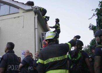 Digos sgombera stabile Asl occupato da antagonisti a Firenze