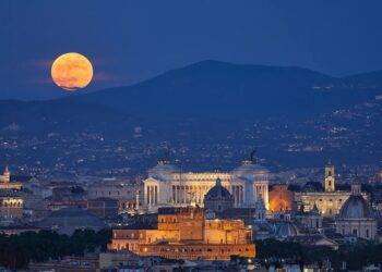 Arriva la Superluna blu, la più grande del 2023