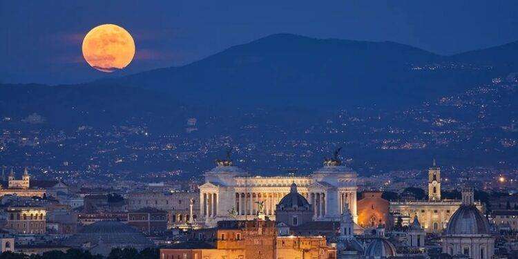 Arriva la Superluna blu, la più grande del 2023
