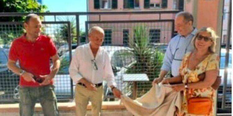 Una targa davanti alla casa di Cervia di Grazia Deledda