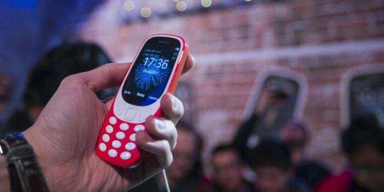 Il ritorno dei telefoni basic, la Generazione Z li usa per detox