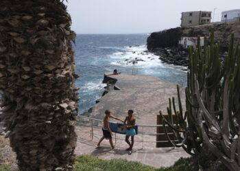 Muore un 25enne italiano travolto da forti onde a Tenerife