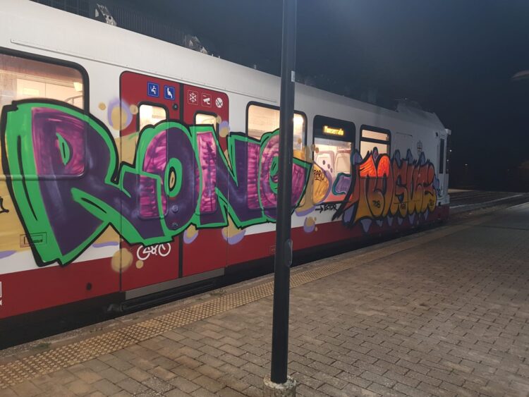 Nuovi treni Arst, Russu (Fit Cisl) “Convoglio imbrattato nella notte a Mandas, danno e disagi per collettivita”