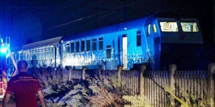 Treno investe e uccide cinque operai nel Torinese