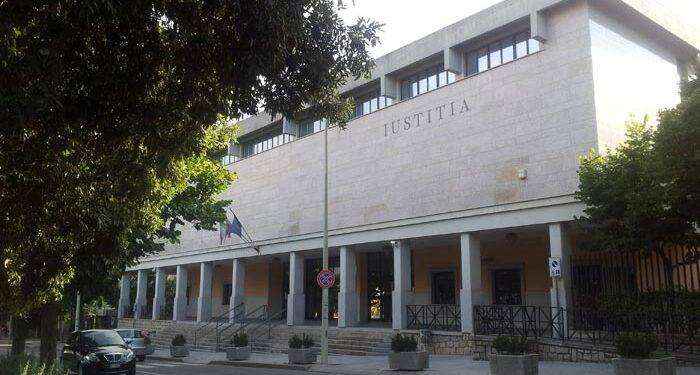 Olbia, separazione tra due donne. Popolo della famiglia: “gravissimo l’ affidamento del bimbo alla madre non biologica”