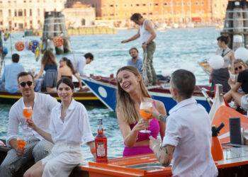 Quasi 10 miliardi di spesa ad agosto per mangiare fuori