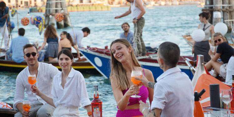 Quasi 10 miliardi di spesa ad agosto per mangiare fuori