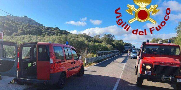 Motociclista finisce sul guard rail e poi cade in una scarpata: gravissimo