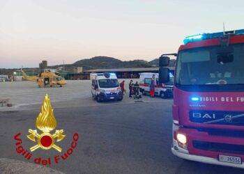 Con l’auto finisce contro un camion: un ferito grave