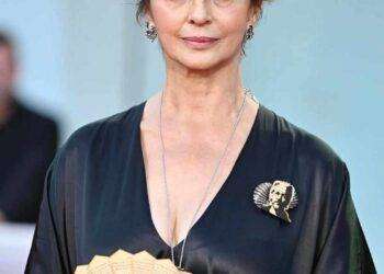 Laura Morante porta la battaglia per la liberazione di Assange a Venezia