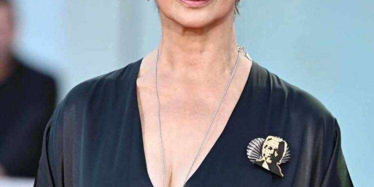 Laura Morante porta la battaglia per la liberazione di Assange a Venezia