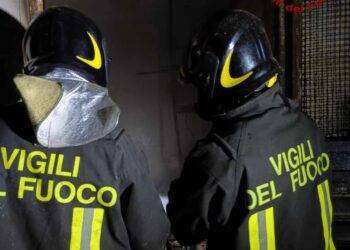 Porto Torres, fiamme in un condominio: evacuata la palazzina