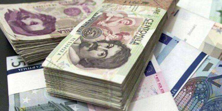 Trova 245 milioni in vecchie lire, ma non può cambiarle
