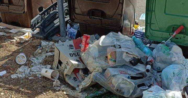 Maxi discarica abusiva nei parcheggi dell’ospedale Brotzu