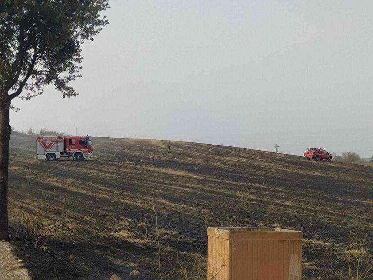Fiamme a Villanovafranca, in azione l’elicottero del Corpo Forestale