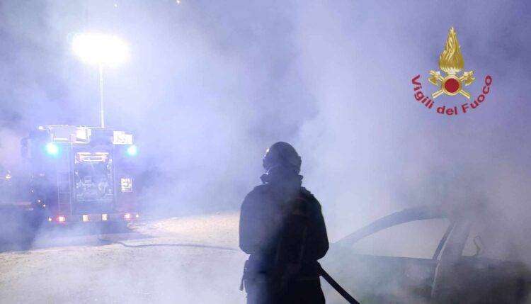 Cagliari, auto in fiamme nella notte a Sant’Elia