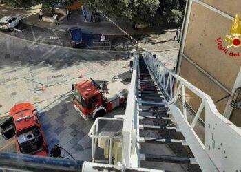 Bitti, in fiamme il terzo piano del municipio