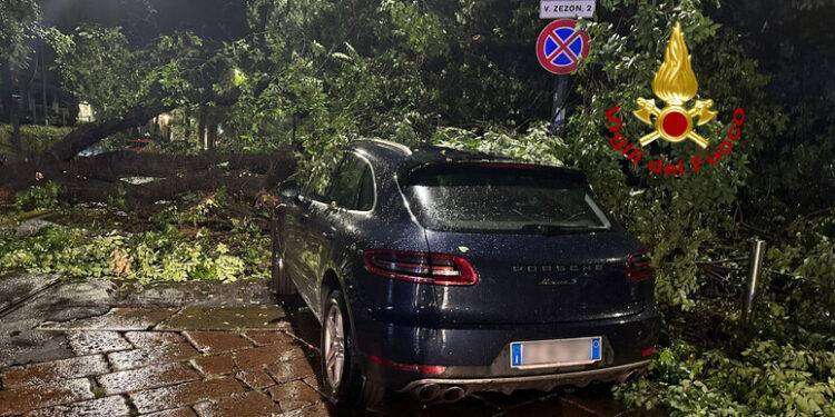 Maltempo nel Nord Italia, allagamenti a Milano e Forlì