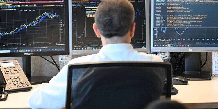 Rallenta l’Eurozona, Pmi composito scende a 46,7: effetto Ucraina