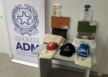 Borse contraffatte sequestrate in aeroporto ad Alghero