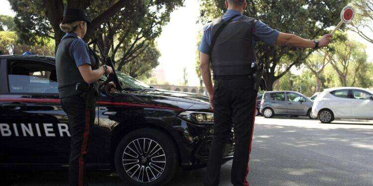 Attraversa sulle strisce nel milanese, travolta e uccisa