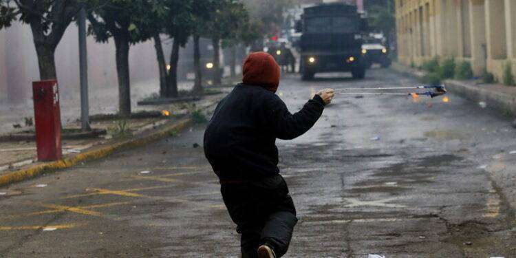 Scontri in Cile alla marcia per commemorare vittime di Pinochet