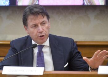 Ucraina, Conte: “Se fossi al governo, stop armi a Kiev”