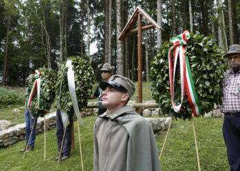 Brigata Sassari, il Presidente Solinas onora i caduti al cimitero di Casara Zebio