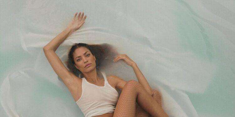 Elodie, dal 22 settembre il nuovo singolo A fari spenti