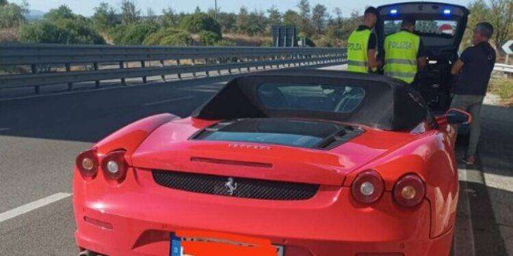 Ubriaco sulla sua Ferrari, via patente a turista tedesco