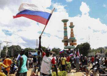 Generale francese: “Le nostre forze dovranno diminuire la loro presenza in Africa occidentale”
