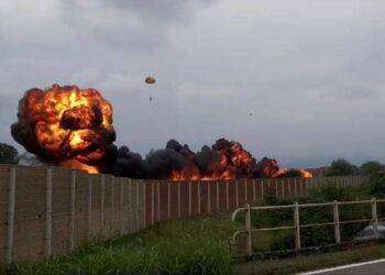 Si schianta una Freccia Tricolore nel Torinese, pilota salvo:  muore una bambina di 5 anni