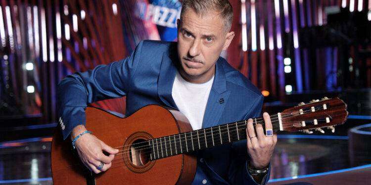 Gabriele Corsi, sul Nove con Don’t forget the lyrics