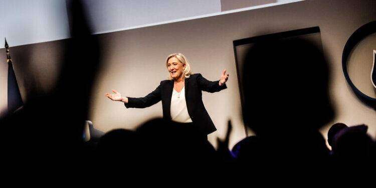 Marine Le Pen, l’alleata di Salvini e della Meloni afferma: “Nessun migrante da Lampedusa in Francia”