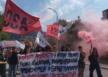 Contestata la mostra “Eyes of Mariupol” a Milano: “nessuno spazio al neonazismo”