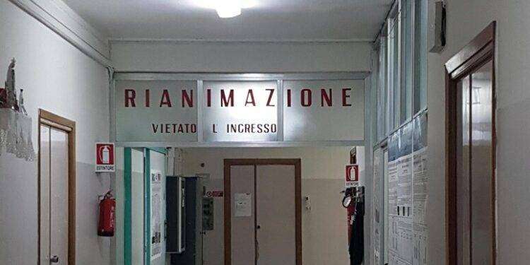 Operaio investito mentre lavora a segnaletica stradale, è grave