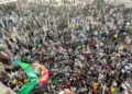 Migliaia di manifestanti a Derna, in Libia per manifestare contro la gestione dell’alluvione