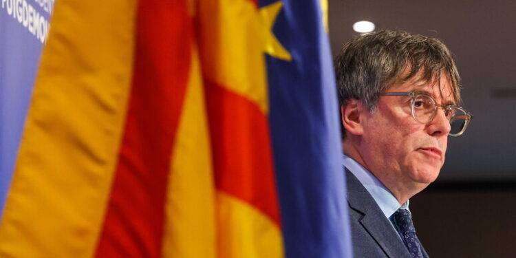 Puigdemont, amnistia indipendentisti in cambio del sì a Sanchez