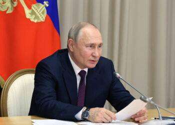 Putin, ‘disgustoso che l’ebreo Zelensky copra i neonazisti’