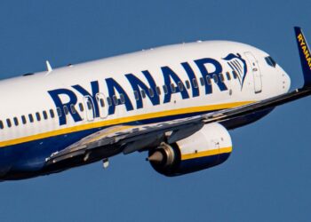 Ryanair, primi tagli alle rotte dopo decreto del governo