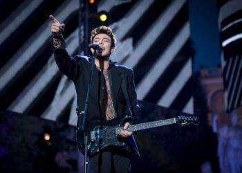 The Kolors, il boom di Italodisco. Stash fa lo sketch a Ibiza