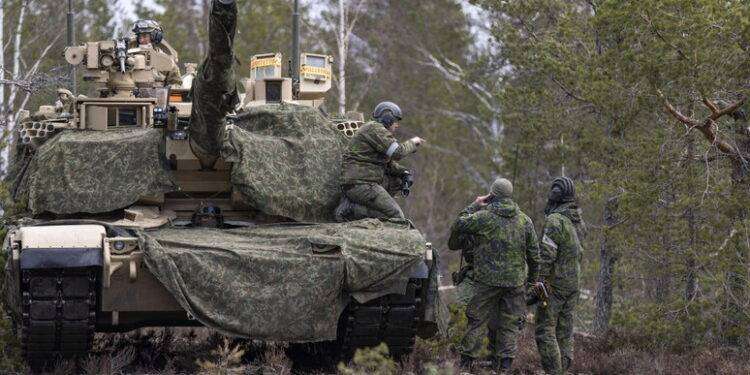 Follia Usa, i guerrafondai americani invieranno a Kiev munizioni all’uranio impoverito