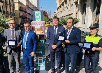 Un defibrillatore “intelligente” in Piazza Yenne a Cagliari