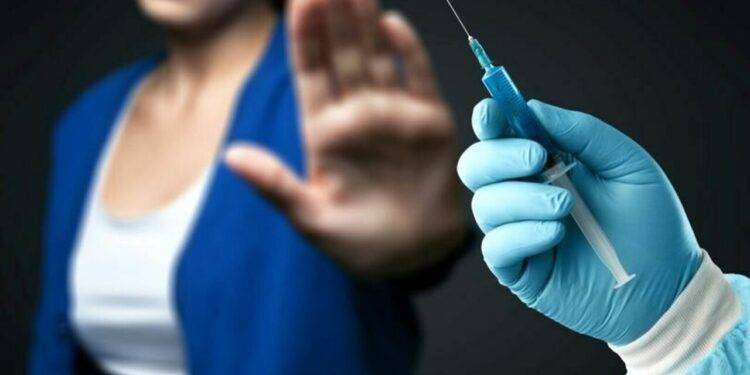 I dimenticati del vaccino: Gli effetti avversi si curano solo all’estero: l’inchiesta di Fuori dal Coro