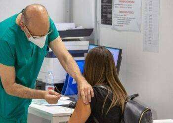 Vaccini, il medico e docente universitario insulta giornalisti e lettori, solidarietà di “Sardegna Identità”