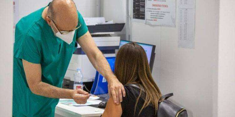 Vaccini, il medico e docente universitario insulta giornalisti e lettori, solidarietà di “Sardegna Identità”