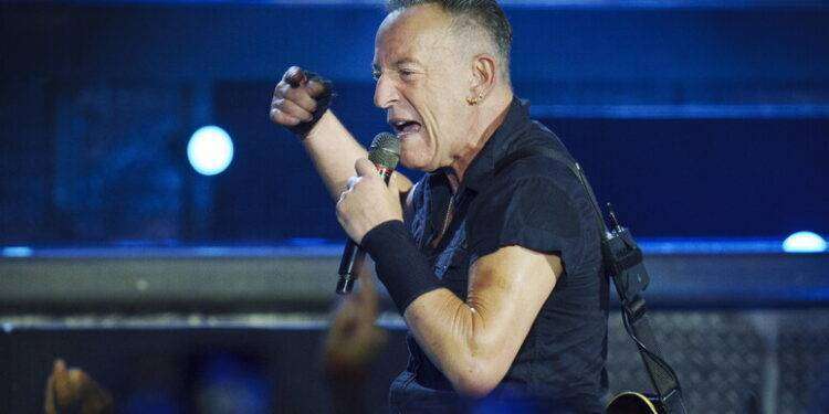 Bruce Springsteen rinvia tutti i concerti Usa per settembre