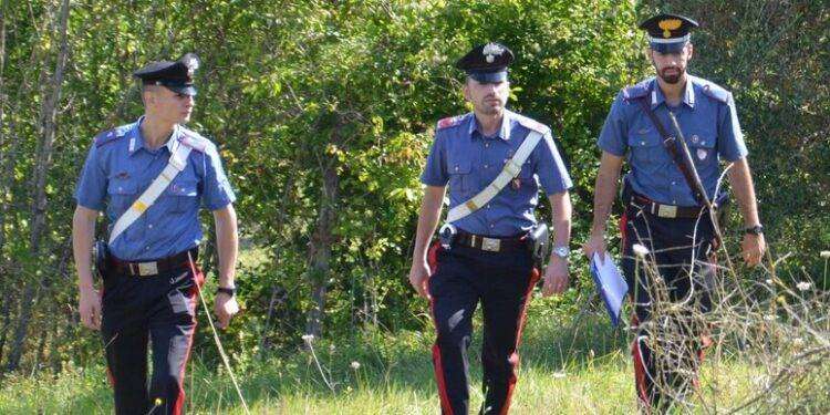 Esplode colpo di pistola contro la casa del rivale, denunciato